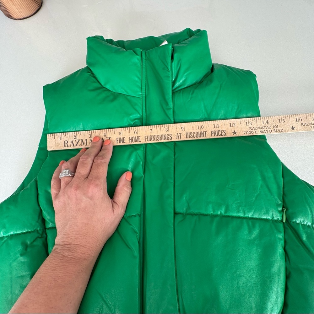 Coalition LA Green Puffer Vest Cropped Zip Pockets Snap & Zip Up Collar - Picture 11 of 14